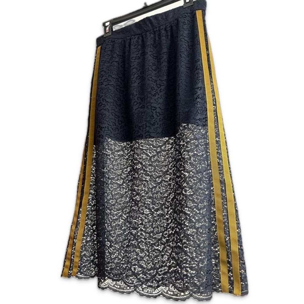 Zara Sheer lace mini/midi skirt size M
Never worn